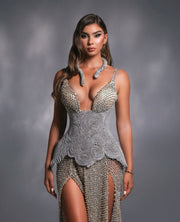 Rochie Blini lungă cu corset argintiu si accesoriu cu model șarpe